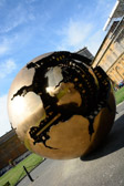 Vatikan - Vatikanstadt - Musei Vaticani - Arnaldo Pomodoro, Sphere within a Sphere, 1996 | 32/95
