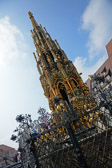 Nürnberg - Hauptmarkt - "Schöner Brunnen" | 40/45