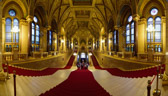 Ungarn - Budapest - Hungarian Parliament Entrance | 12/25